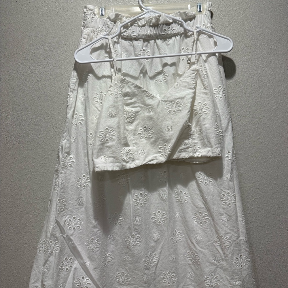Universal Thread White Eyelet SET